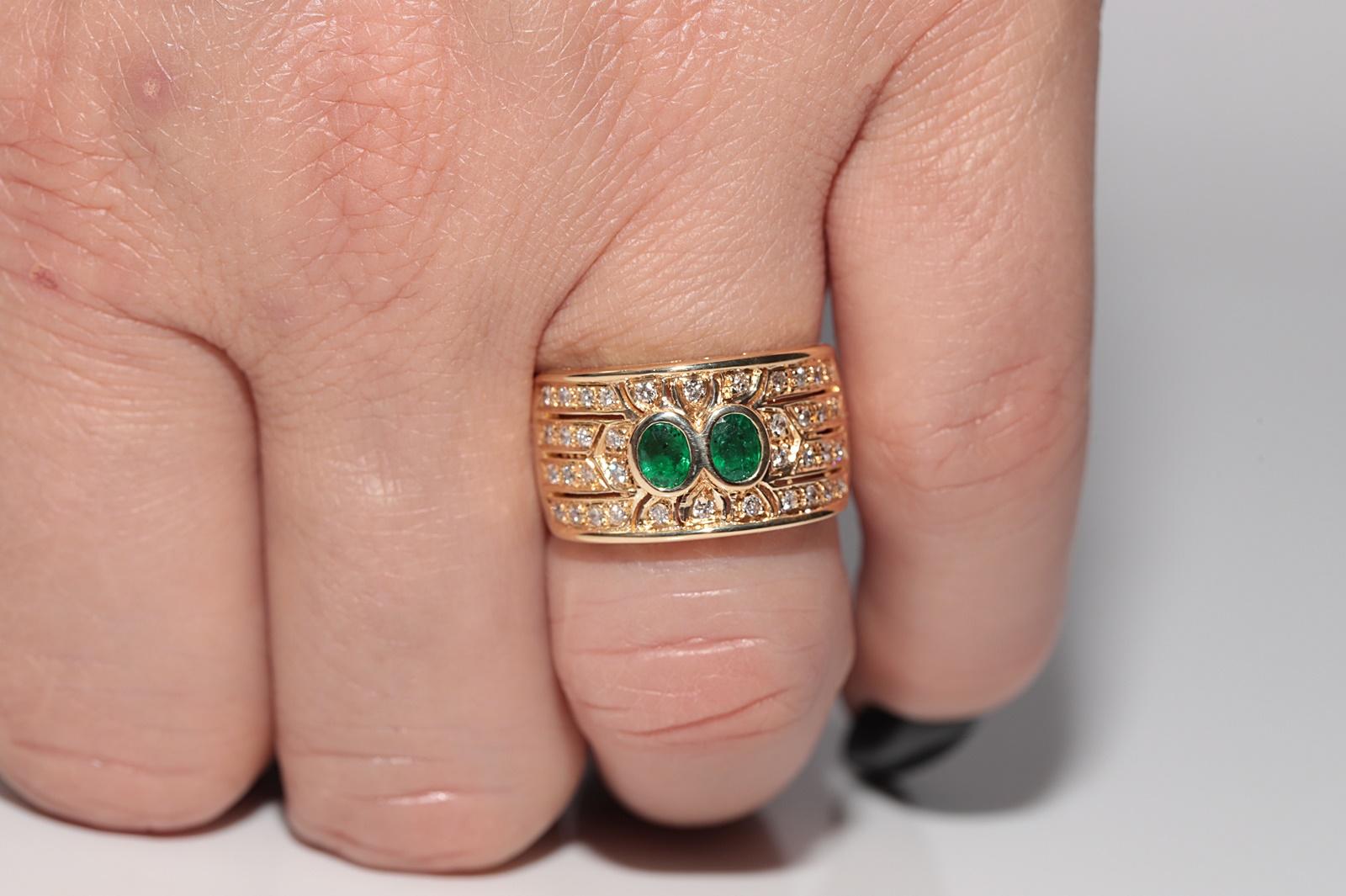 Vintage Circa 1980s 18k Gold Natural Diamond And Emerald Ring For Sale 9