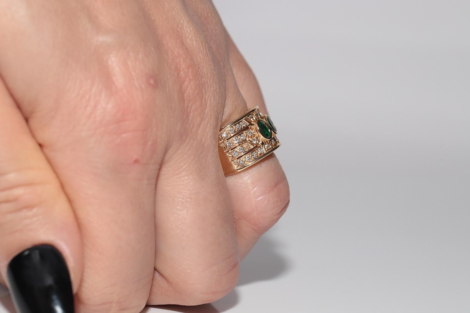 Vintage Circa 1980s 18k Gold Natural Diamond And Emerald Ring For Sale 10