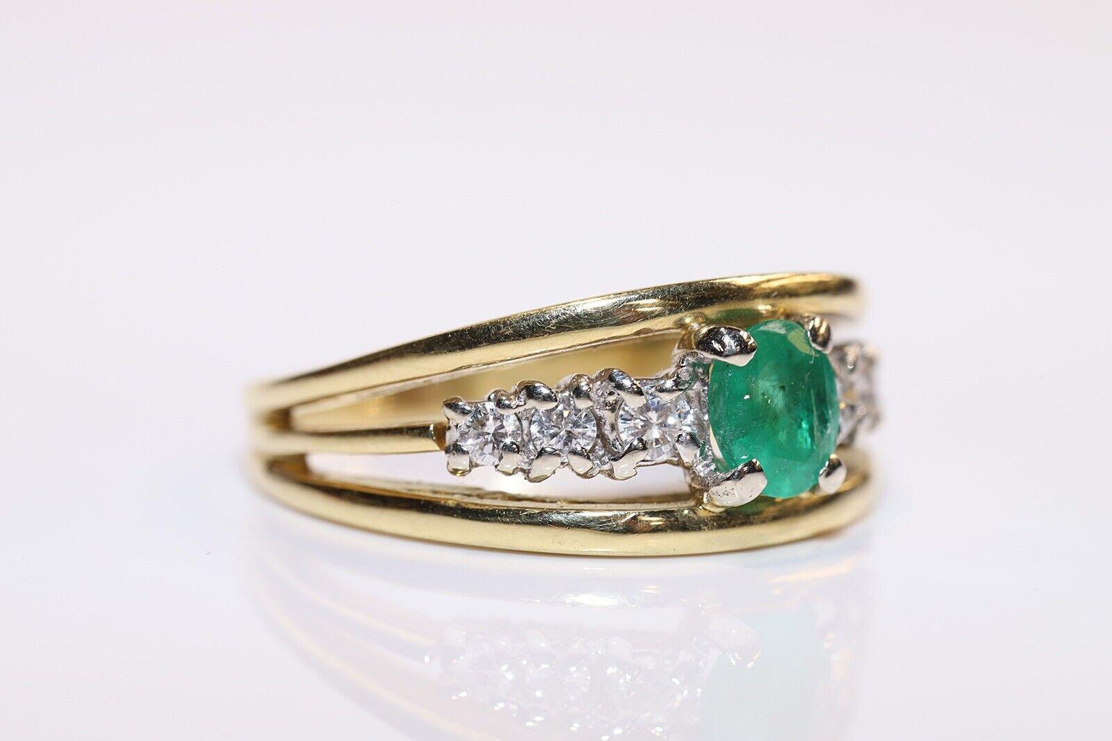 Retro Vintage Circa 1980s 18k Gold Natural Diamond And Emerald Ring  For Sale