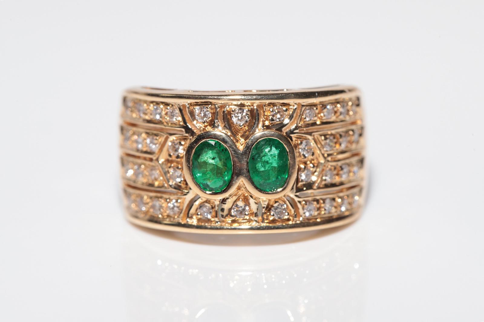 Retro Vintage Circa 1980s 18k Gold Natural Diamond And Emerald Ring For Sale