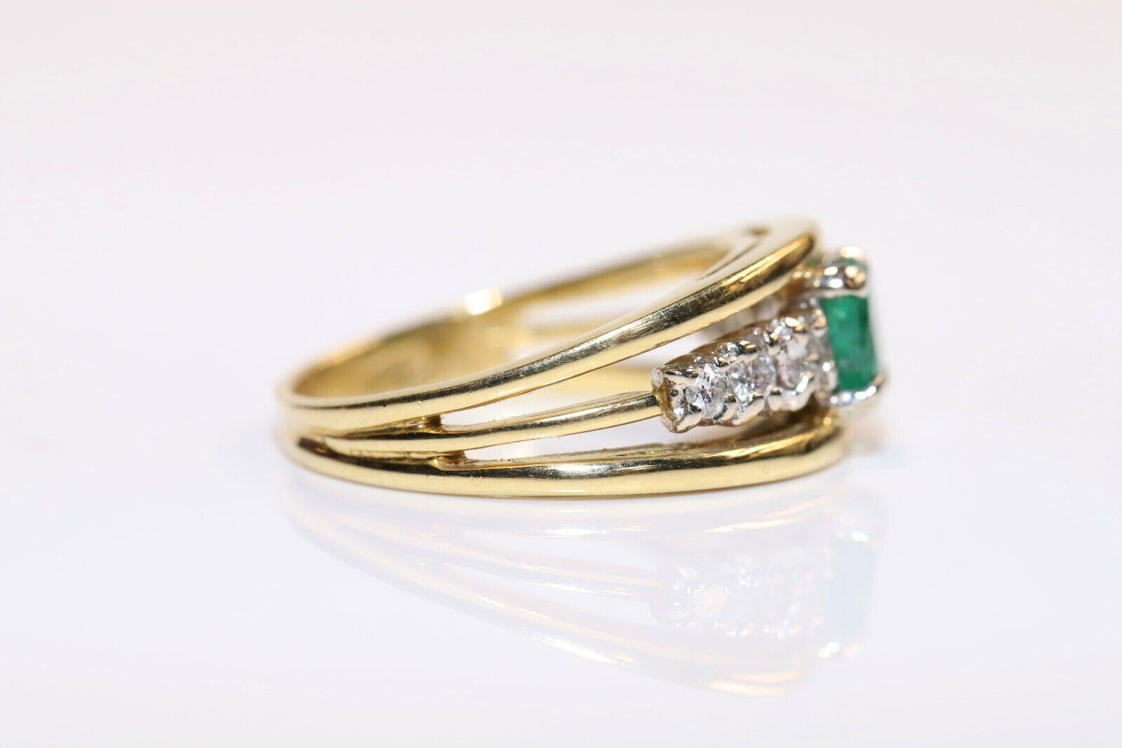 Brilliant Cut Vintage Circa 1980s 18k Gold Natural Diamond And Emerald Ring  For Sale