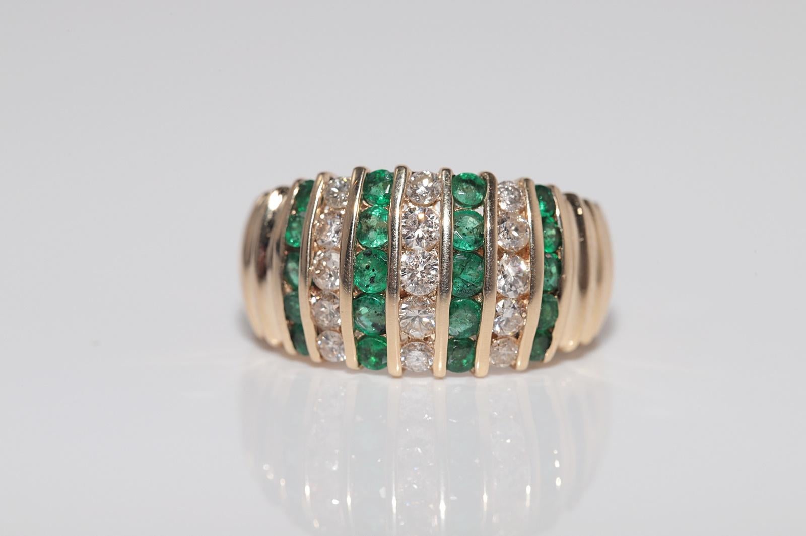 Vintage-Ring aus 18 Karat Gold mit natürlichem Diamant und Smaragd, ca. 1980er Jahre (Brillantschliff) im Angebot
