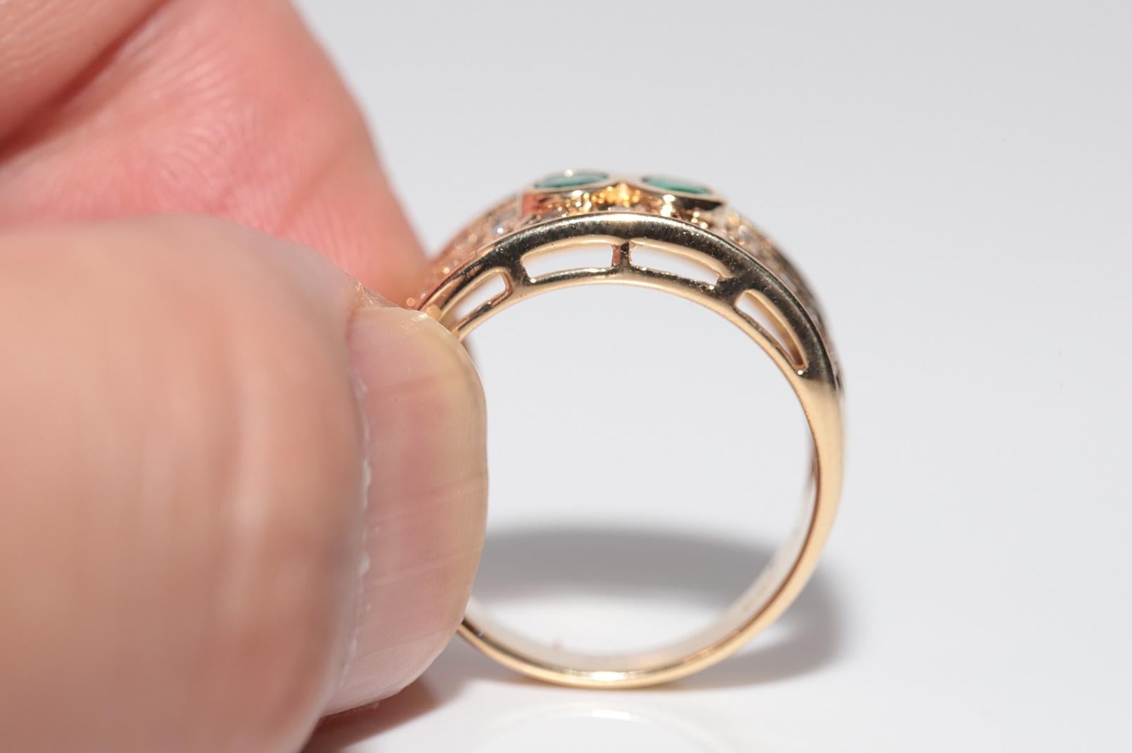 Women's Vintage Circa 1980s 18k Gold Natural Diamond And Emerald Ring For Sale