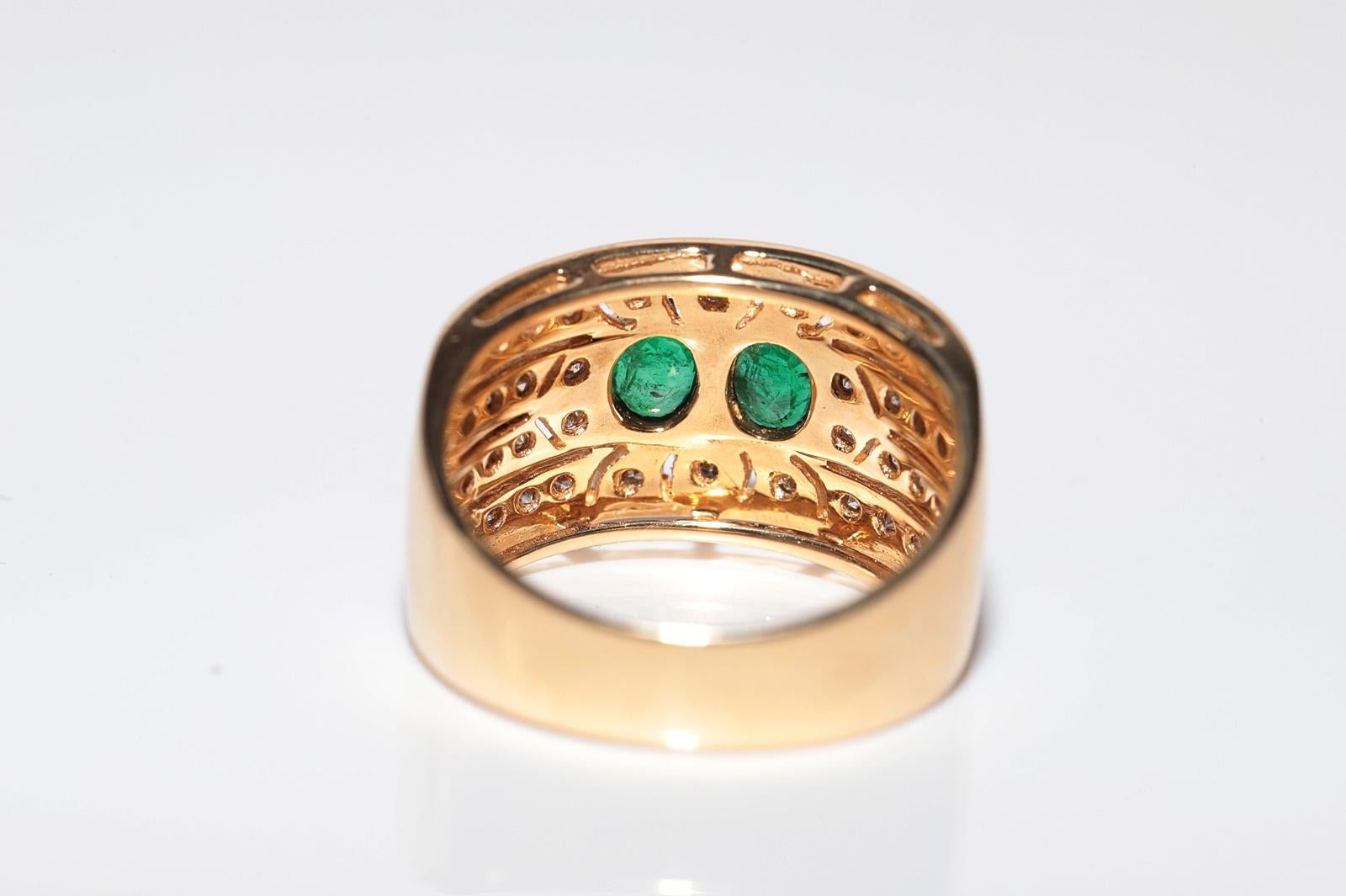 Vintage Circa 1980s 18k Gold Natural Diamond And Emerald Ring For Sale 1