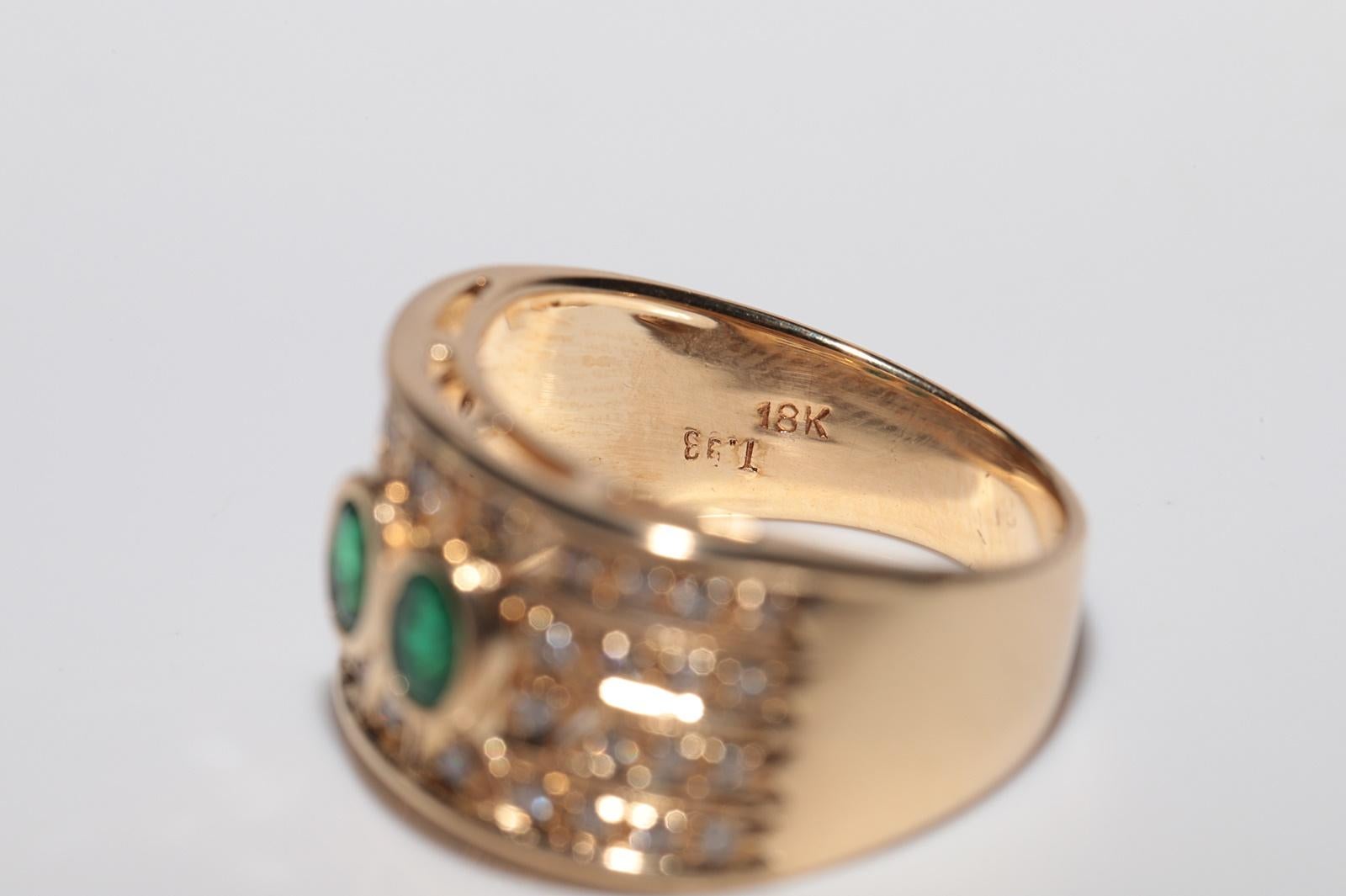Vintage Circa 1980s 18k Gold Natural Diamond And Emerald Ring For Sale 3