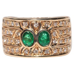 Vintage Circa 1980s 18k Gold Natural Diamond And Emerald Ring