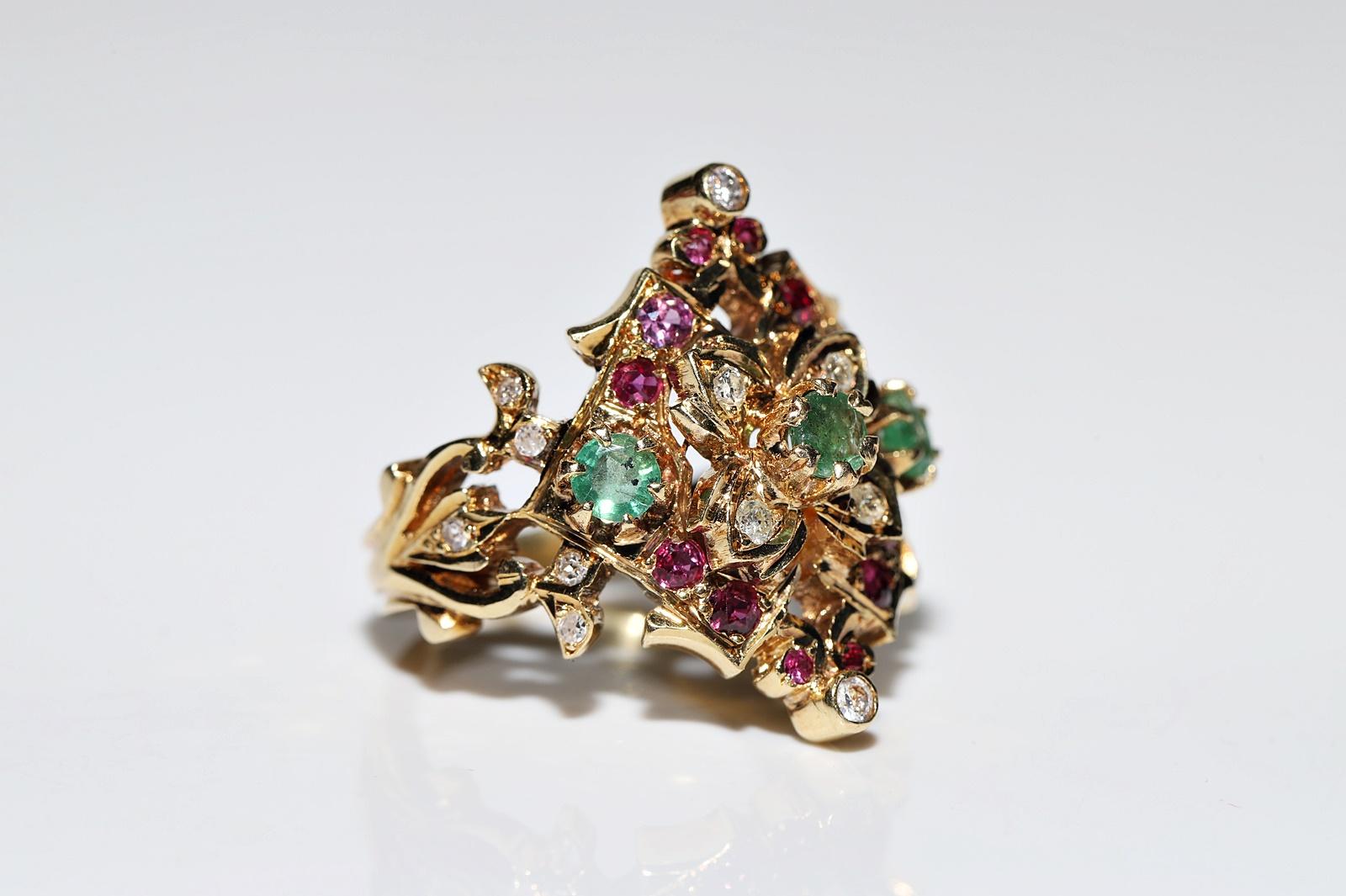 Vintage Circa 1980s 18k Gold Natural Diamond And Emerald Ruby Navette Ring For Sale 4