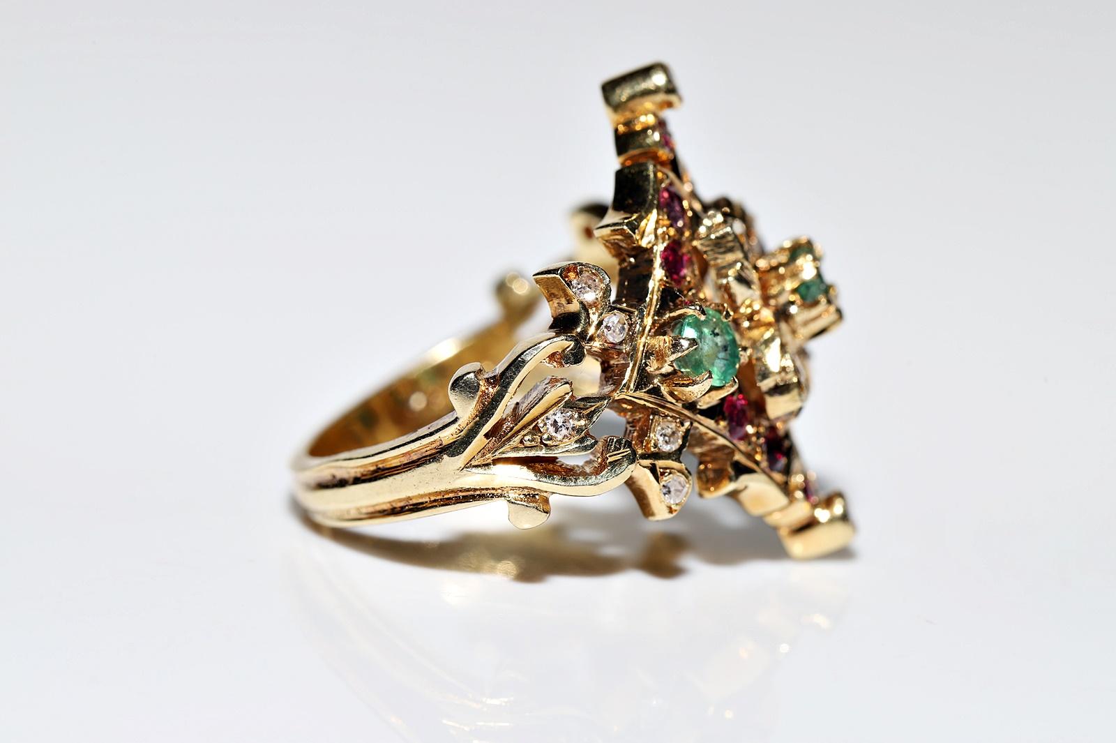 Vintage Circa 1980s 18k Gold Natural Diamond And Emerald Ruby Navette Ring For Sale 5