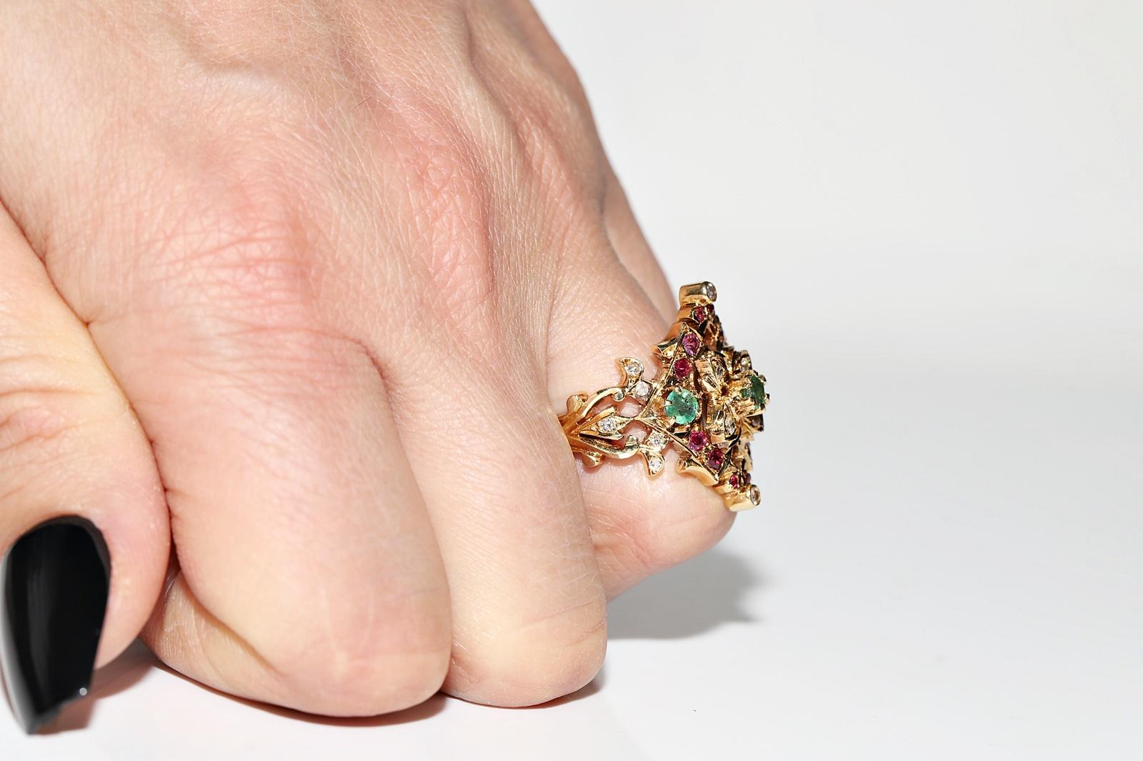 Brilliant Cut Vintage Circa 1980s 18k Gold Natural Diamond And Emerald Ruby Navette Ring For Sale