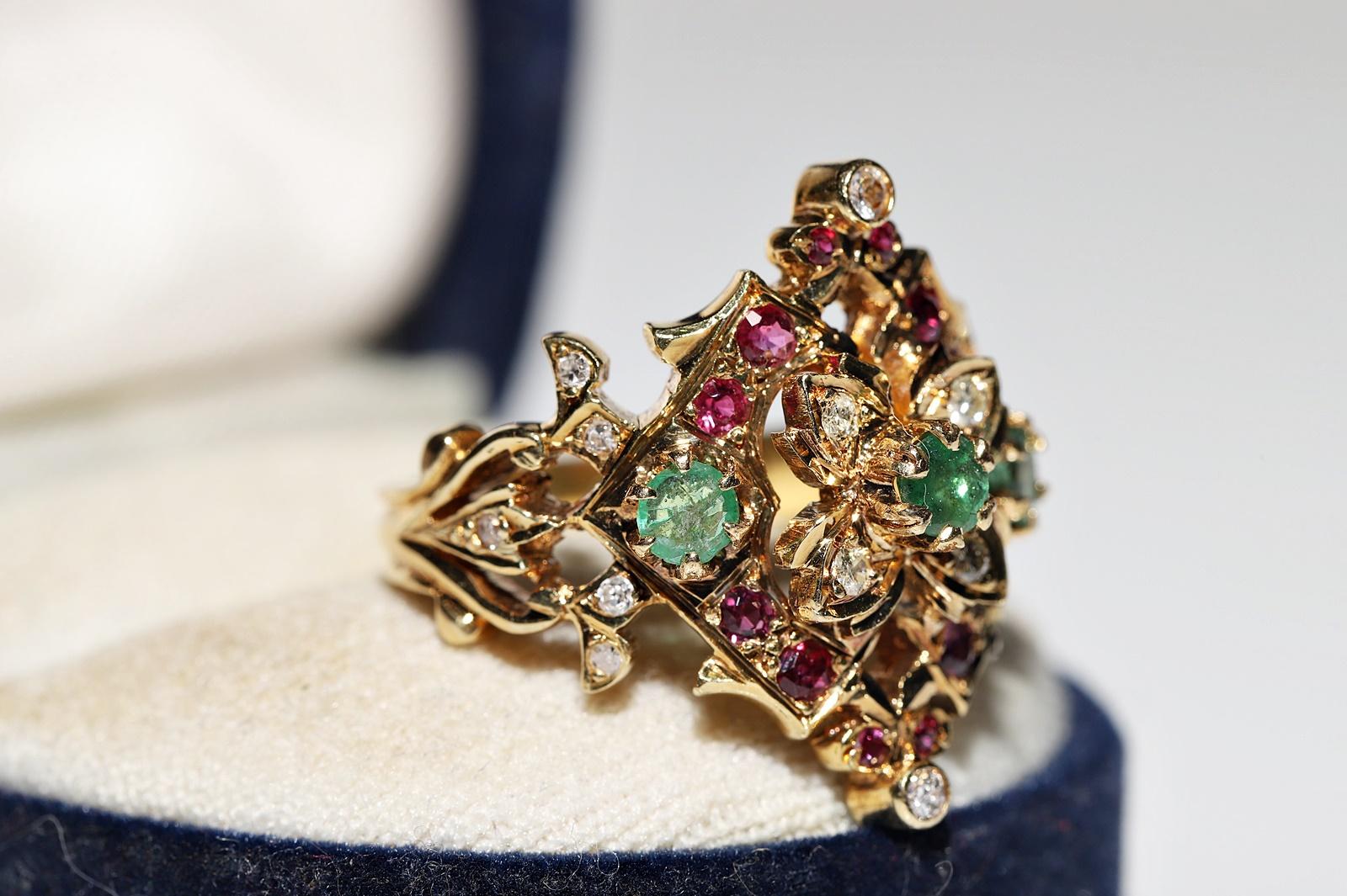 Women's Vintage Circa 1980s 18k Gold Natural Diamond And Emerald Ruby Navette Ring For Sale