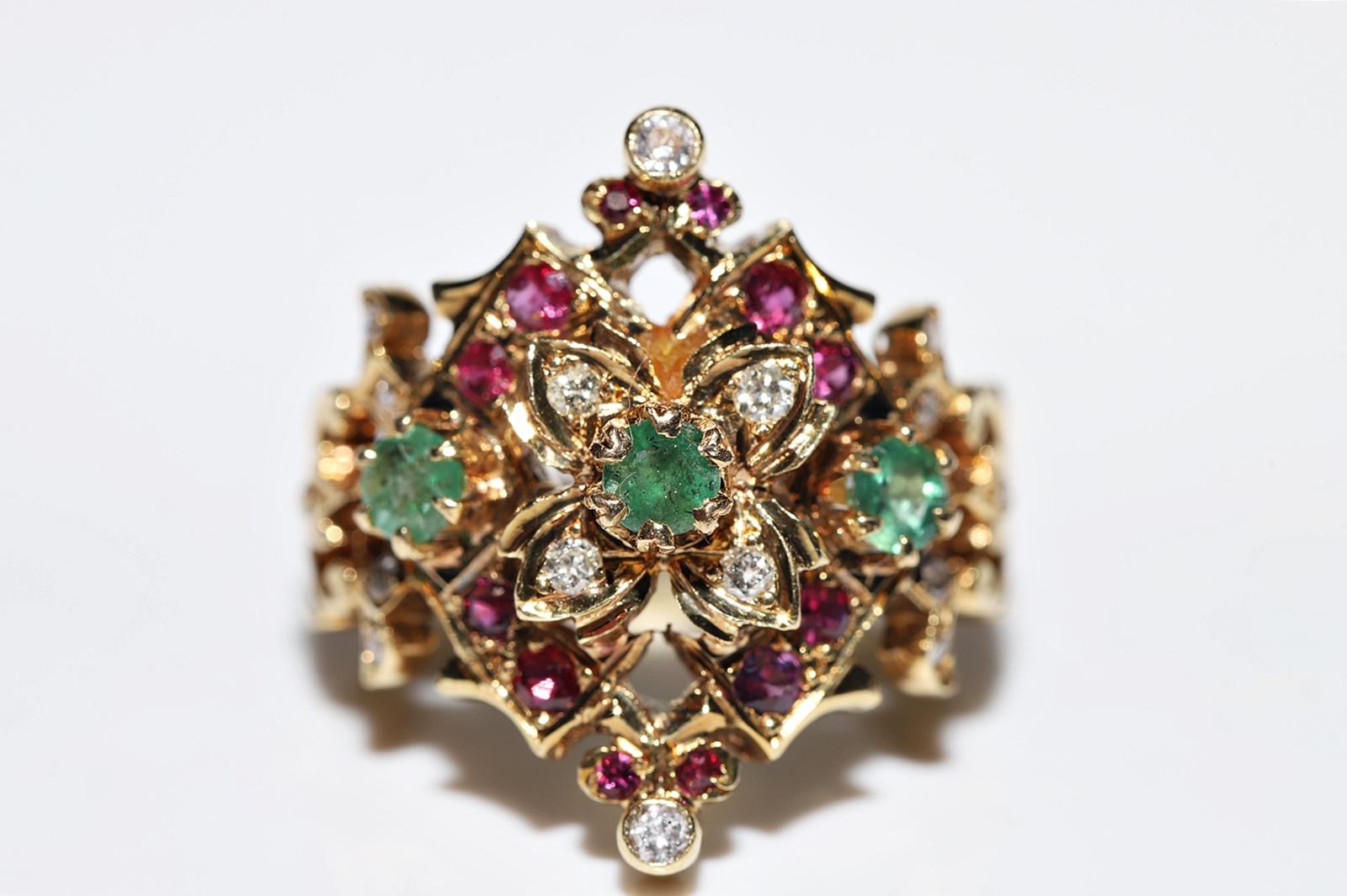 Vintage Circa 1980s 18k Gold Natural Diamond And Emerald Ruby Navette Ring For Sale 2