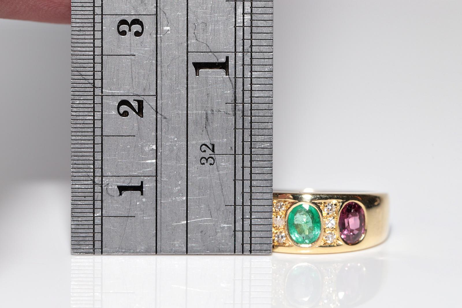 Vintage Circa 1980s 18k Gold Natural Diamond And Emerald Sapphire Ruby Ring For Sale 5