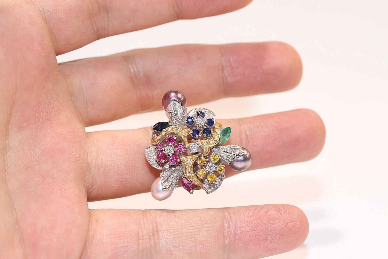 Brilliant Cut Vintage Circa 1980s 18k Gold Natural Diamond And Emerald Sapphire Ruby Ring For Sale