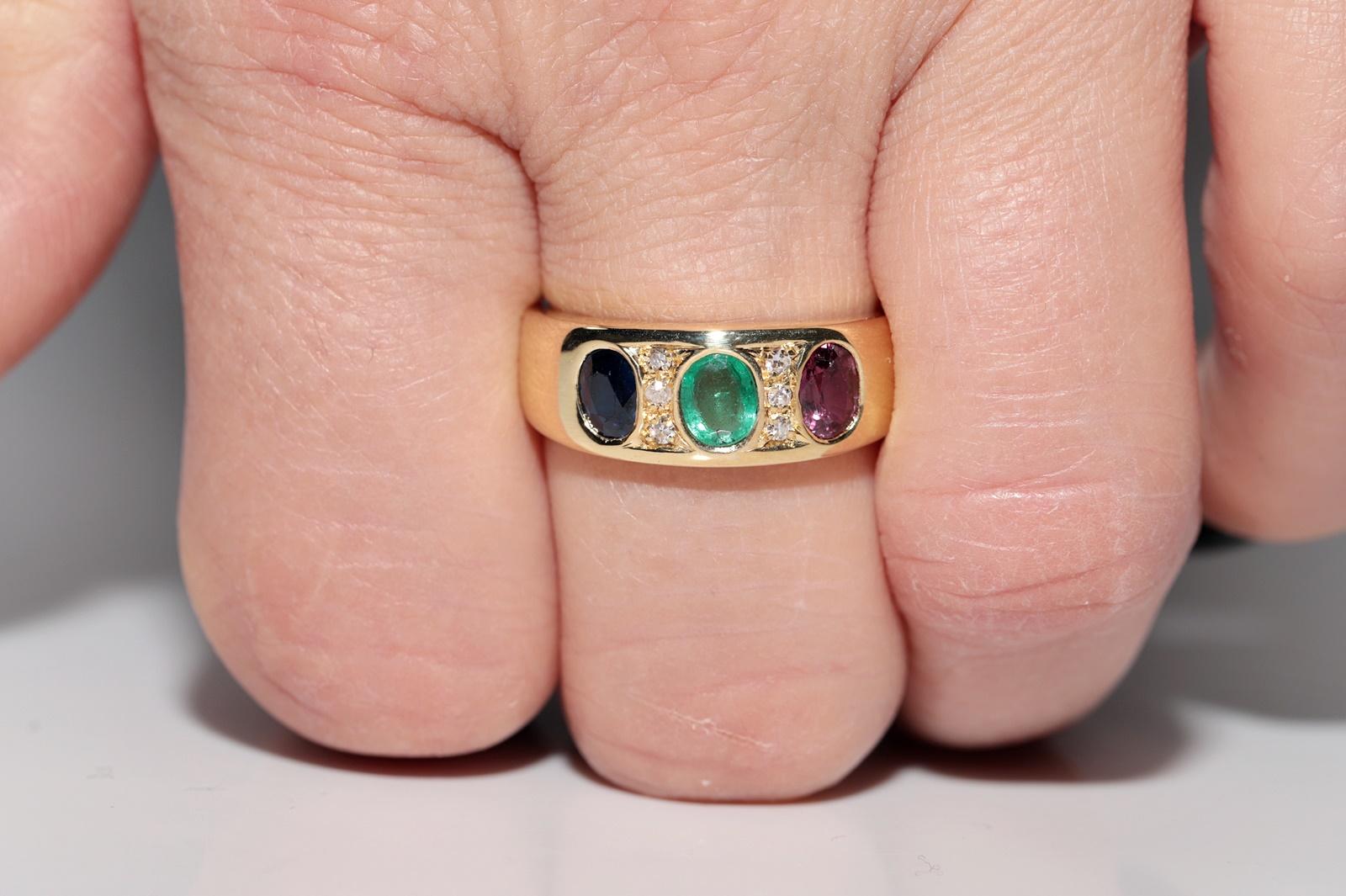Oval Cut Vintage Circa 1980s 18k Gold Natural Diamond And Emerald Sapphire Ruby Ring For Sale