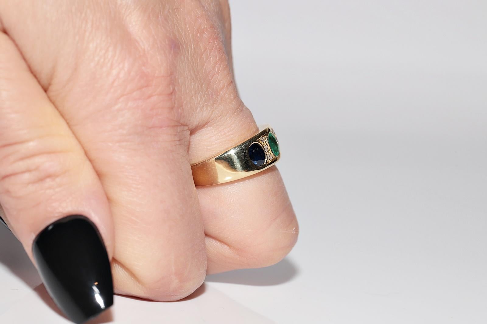 Vintage Circa 1980s 18k Gold Natural Diamond And Emerald Sapphire Ruby Ring In Good Condition For Sale In Fatih/İstanbul, 34