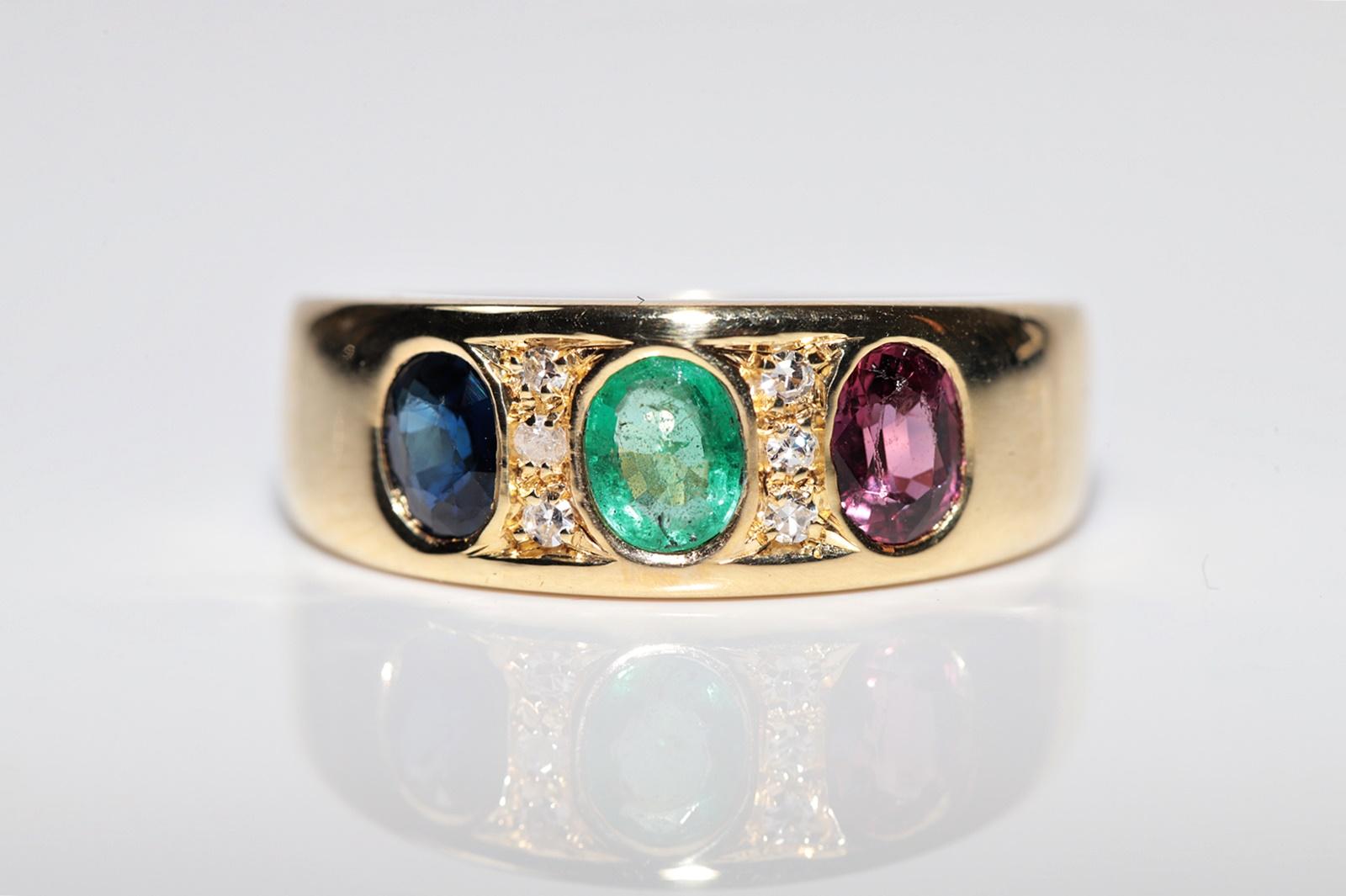 Vintage Circa 1980s 18k Gold Natural Diamond And Emerald Sapphire Ruby Ring For Sale 2