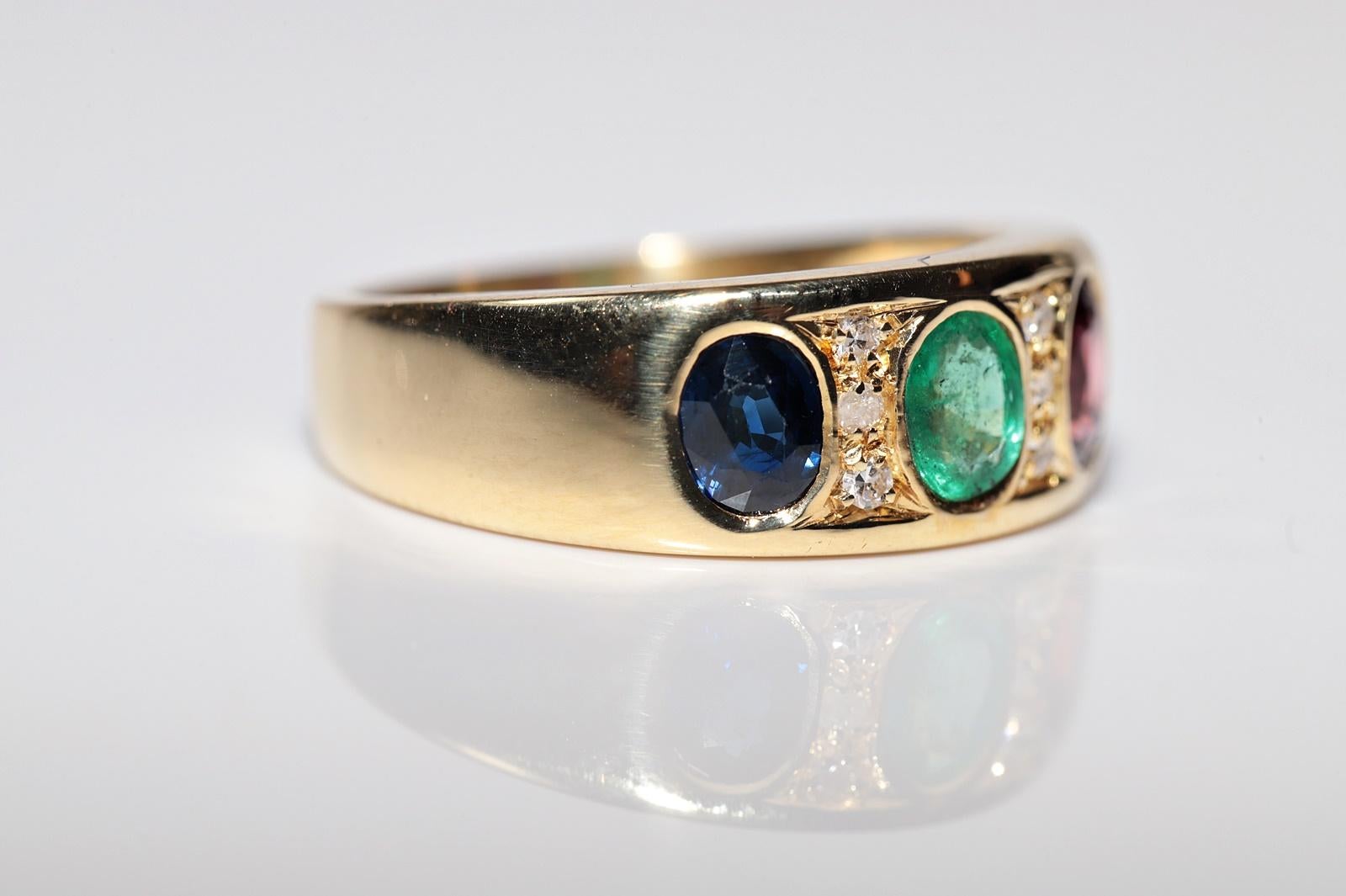 Vintage Circa 1980s 18k Gold Natural Diamond And Emerald Sapphire Ruby Ring For Sale 3