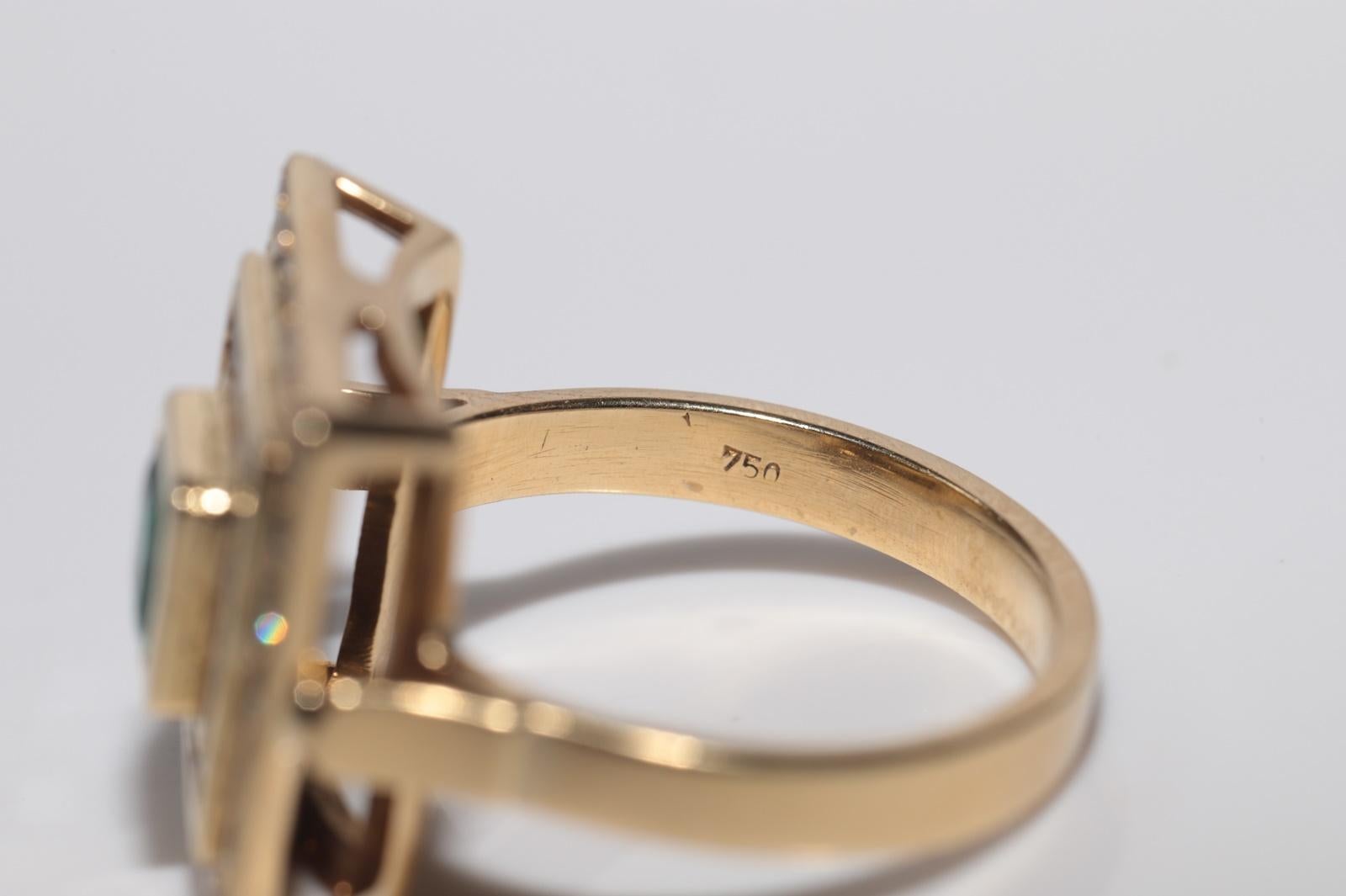 Vintage Circa 1980s 18k Gold Natural Diamond And Emerald Square Style Ring For Sale 7