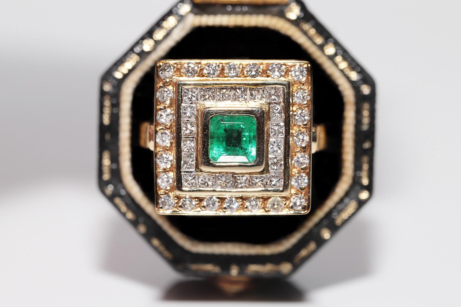 Vintage Circa 1980s 18k Gold Natural Diamond And Emerald Square Style Ring For Sale 8