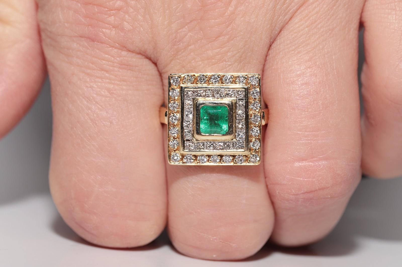 Retro Vintage Circa 1980s 18k Gold Natural Diamond And Emerald Square Style Ring For Sale