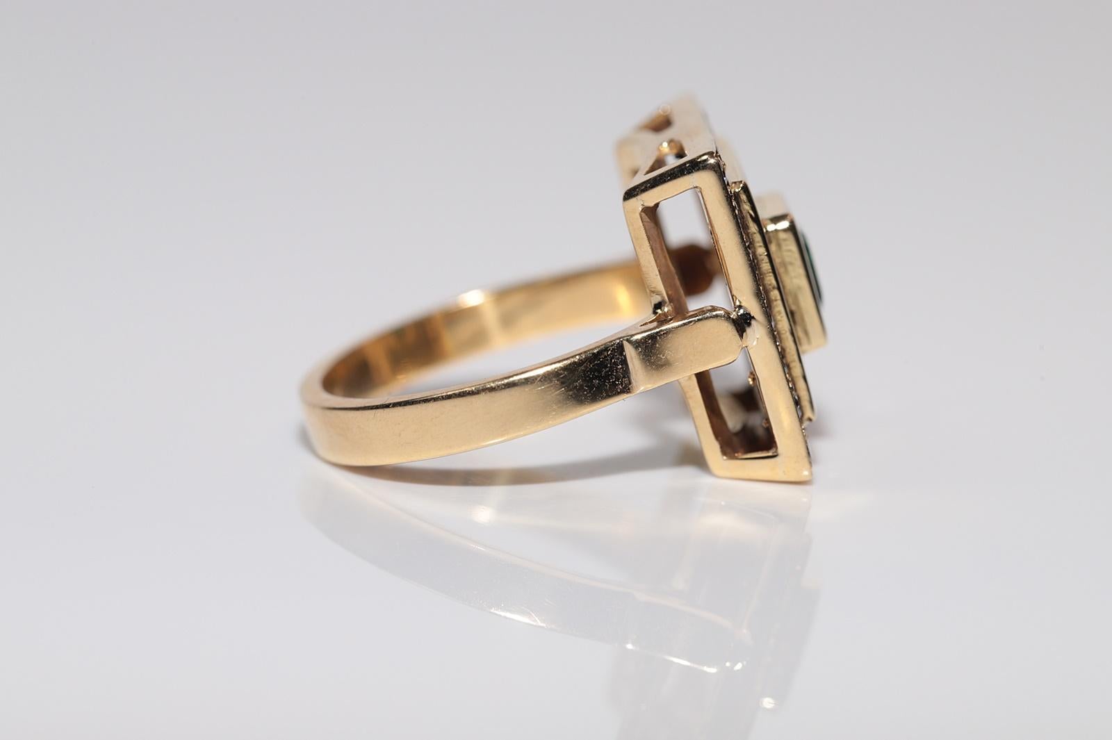 Vintage Circa 1980s 18k Gold Natural Diamond And Emerald Square Style Ring For Sale 2