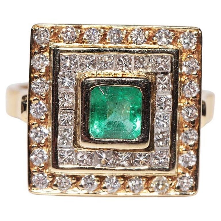 Vintage CIRCA 1980s 18k Gold Natürlicher Diamant und Smaragd Quadratischer Stil Ring
