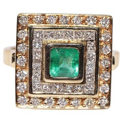 Vintage Circa 1980s 18k Gold Natural Diamond And Emerald Square Style Ring