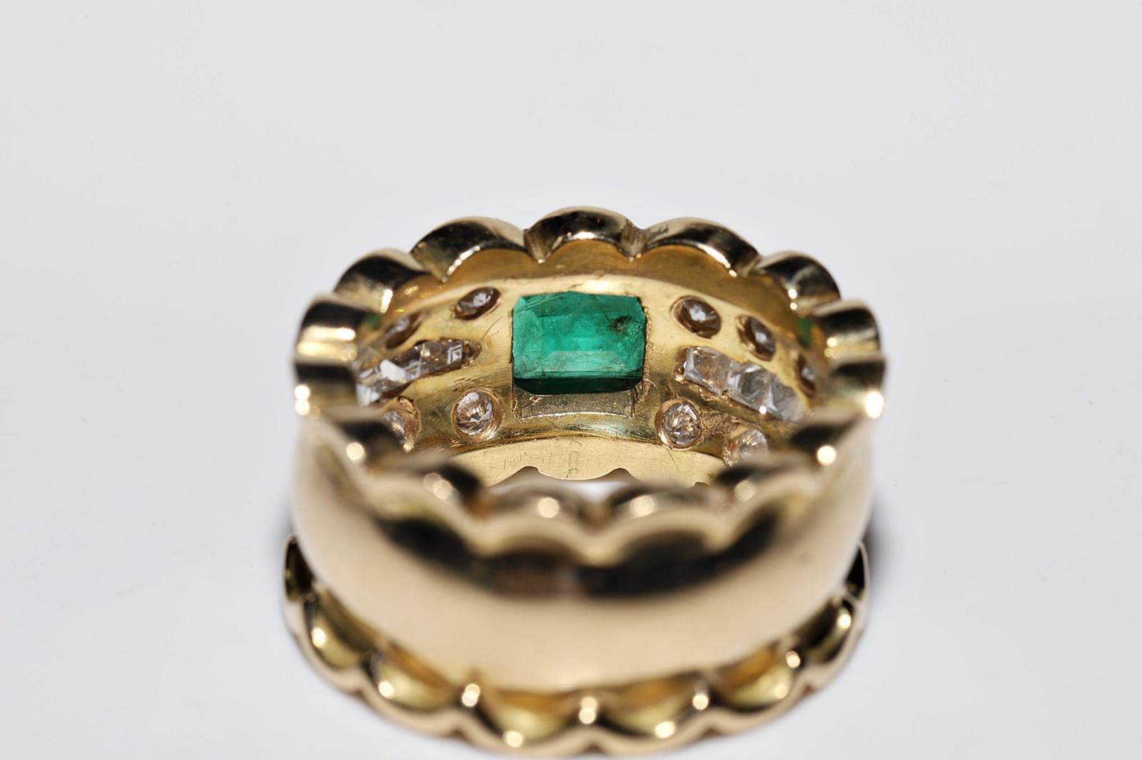 Vintage Circa 1980s 18k Gold Natural Diamond And Emerald Strong Tank Ring For Sale 4