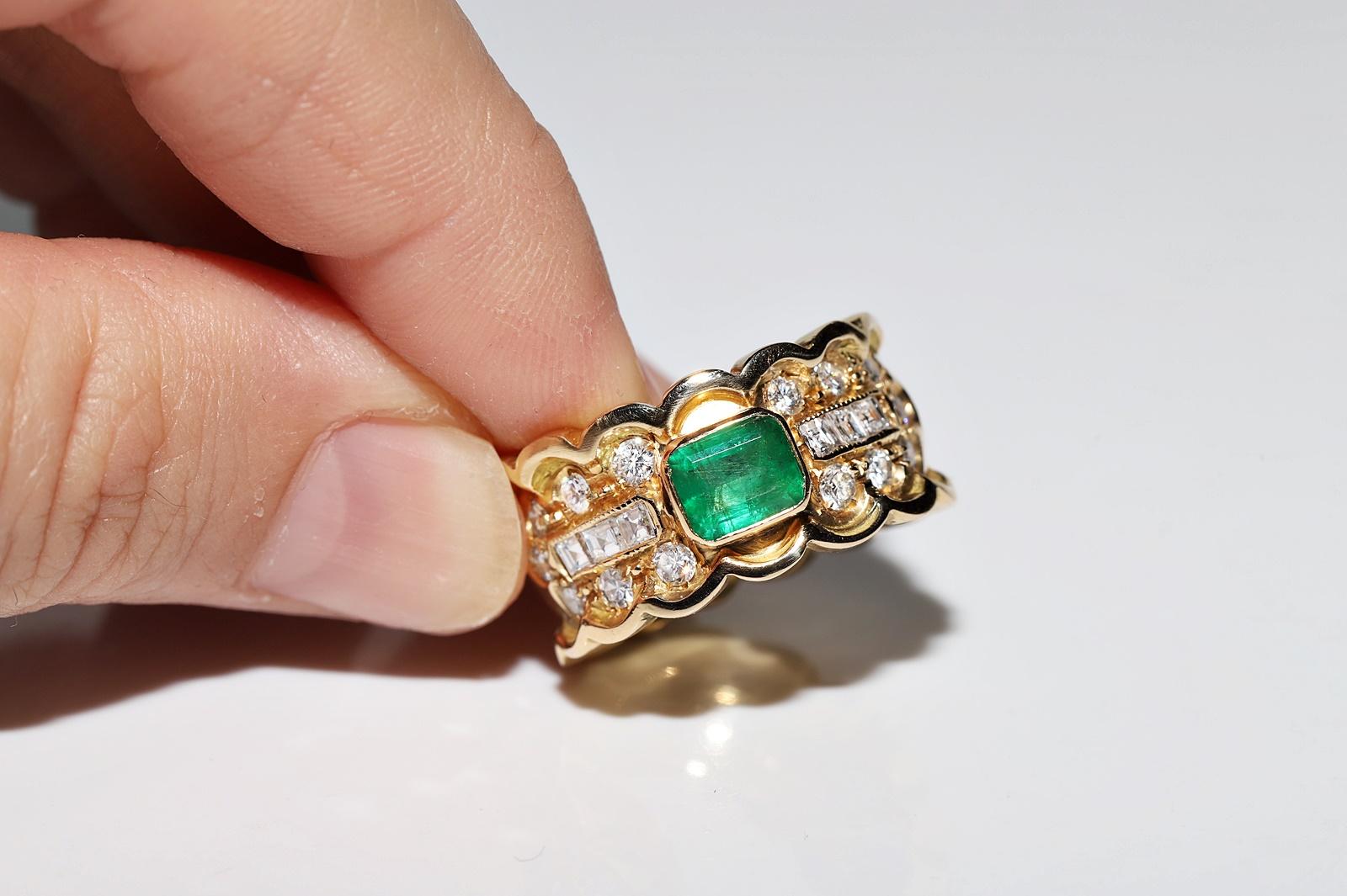 Vintage Circa 1980s 18k Gold Natural Diamond And Emerald Strong Tank Ring For Sale 5
