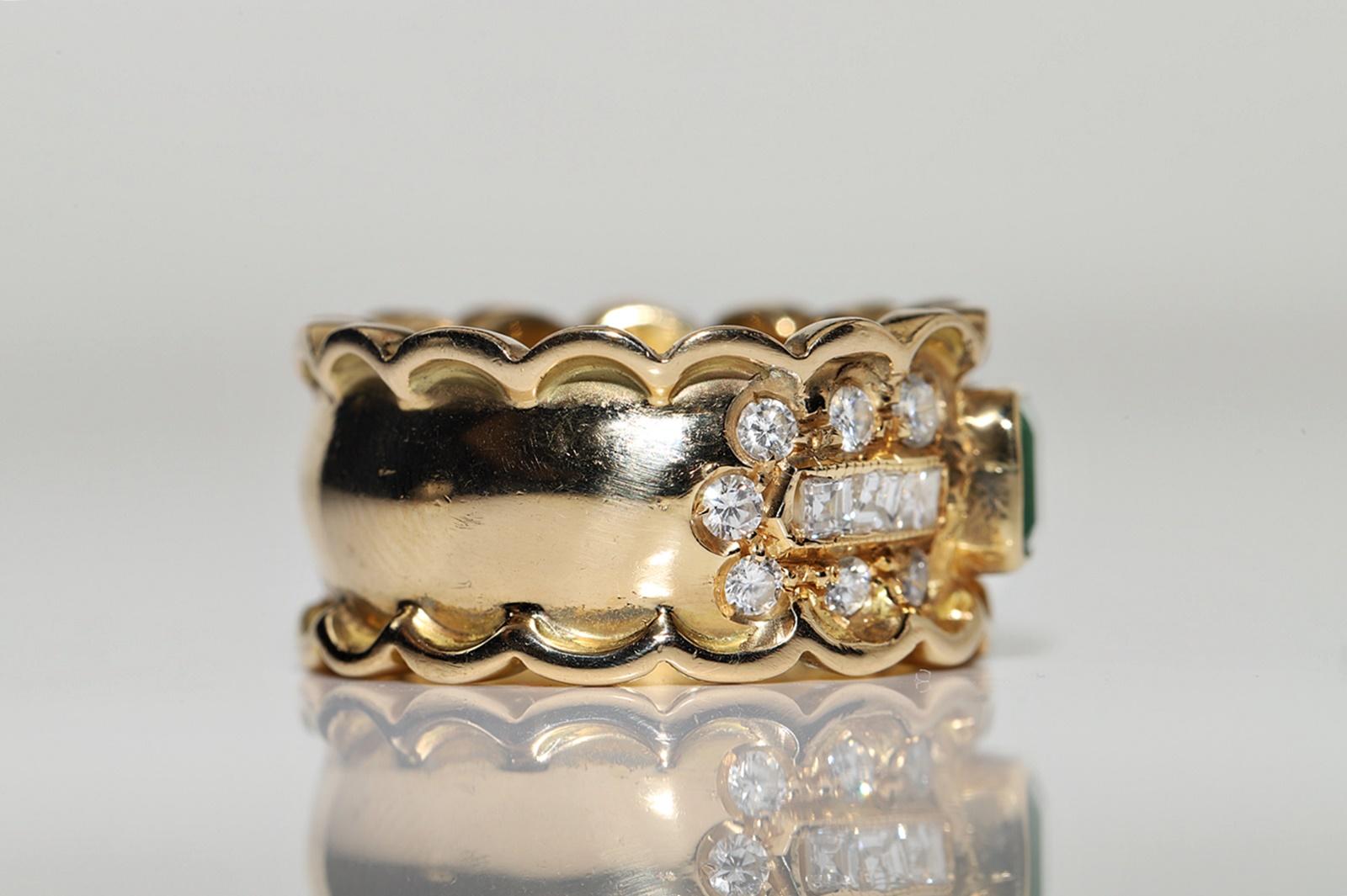 Vintage Circa 1980s 18k Gold Natural Diamond And Emerald Strong Tank Ring For Sale 10