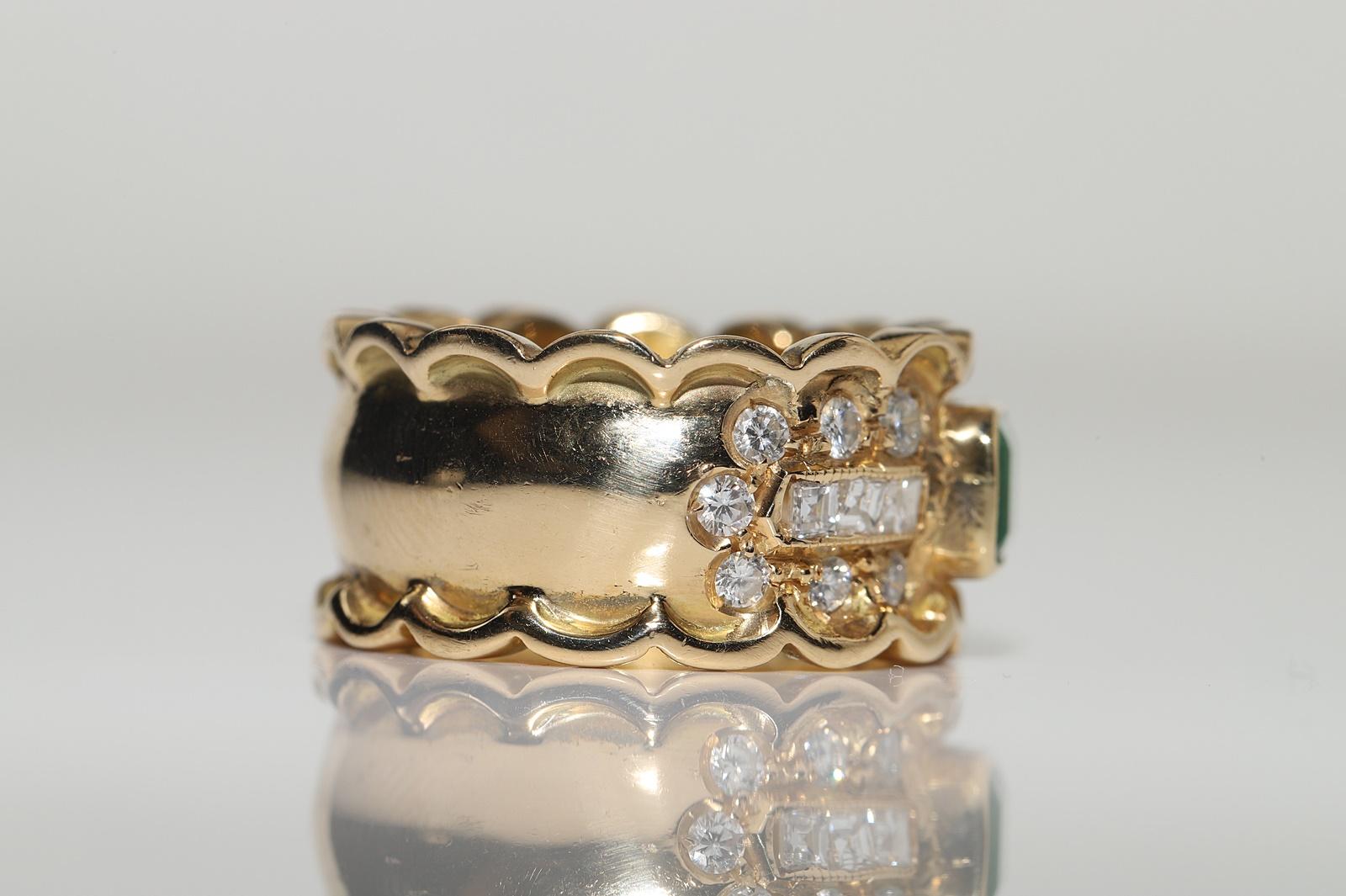 Vintage Circa 1980s 18k Gold Natural Diamond And Emerald Strong Tank Ring For Sale 14