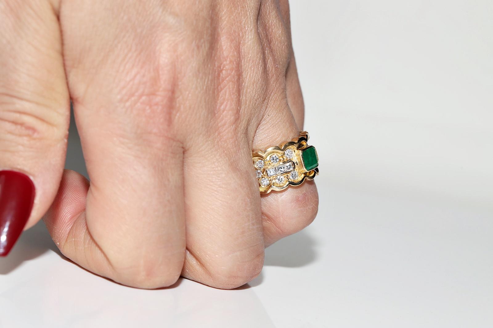 Retro Vintage Circa 1980s 18k Gold Natural Diamond And Emerald Strong Tank Ring For Sale