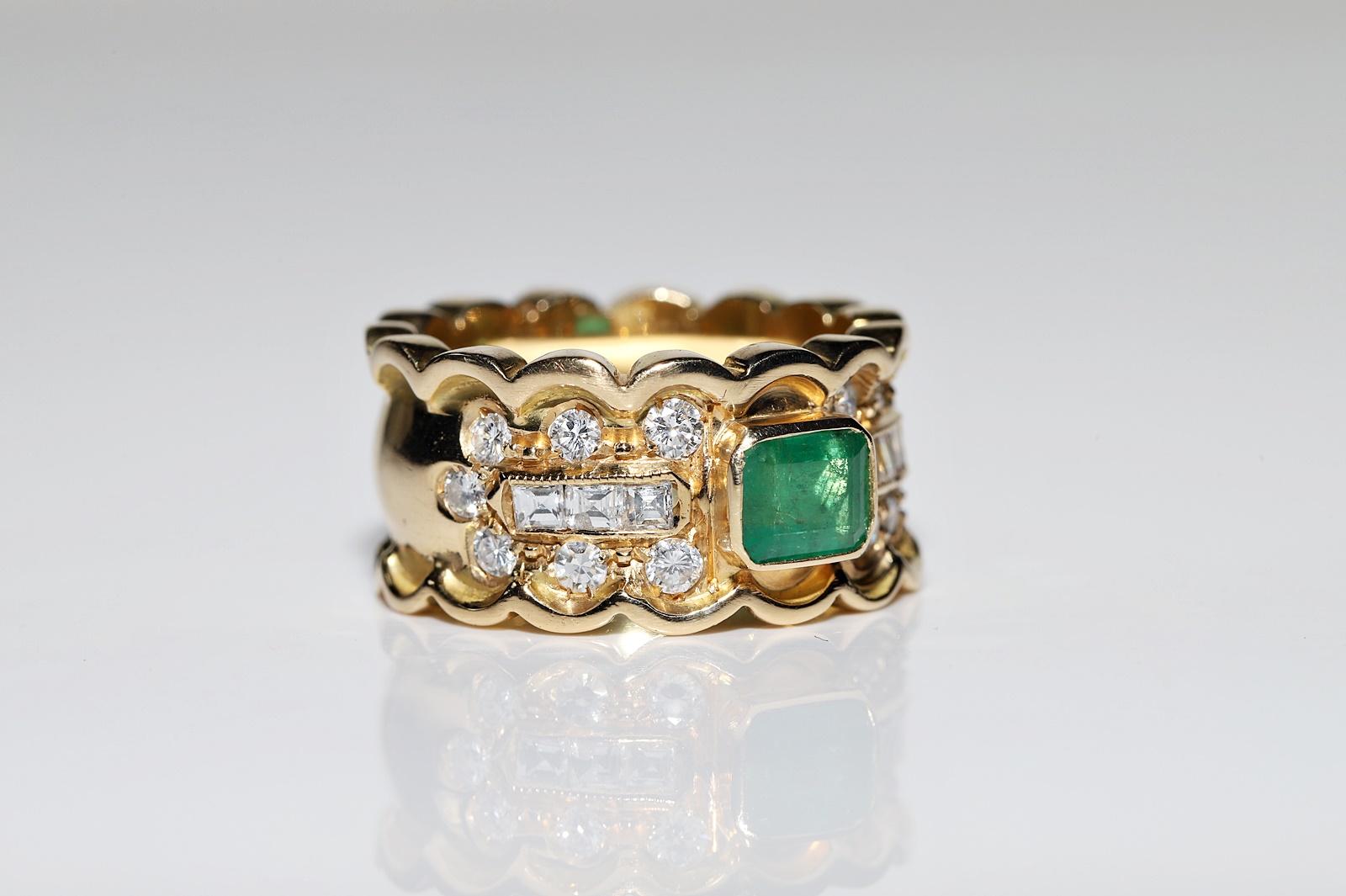 Women's Vintage Circa 1980s 18k Gold Natural Diamond And Emerald Strong Tank Ring For Sale