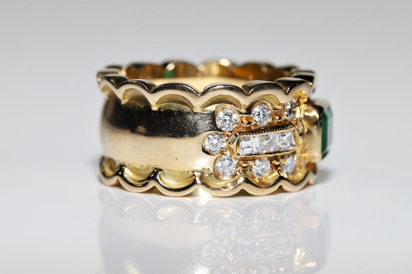 Vintage Circa 1980s 18k Gold Natural Diamond And Emerald Strong Tank Ring For Sale 1
