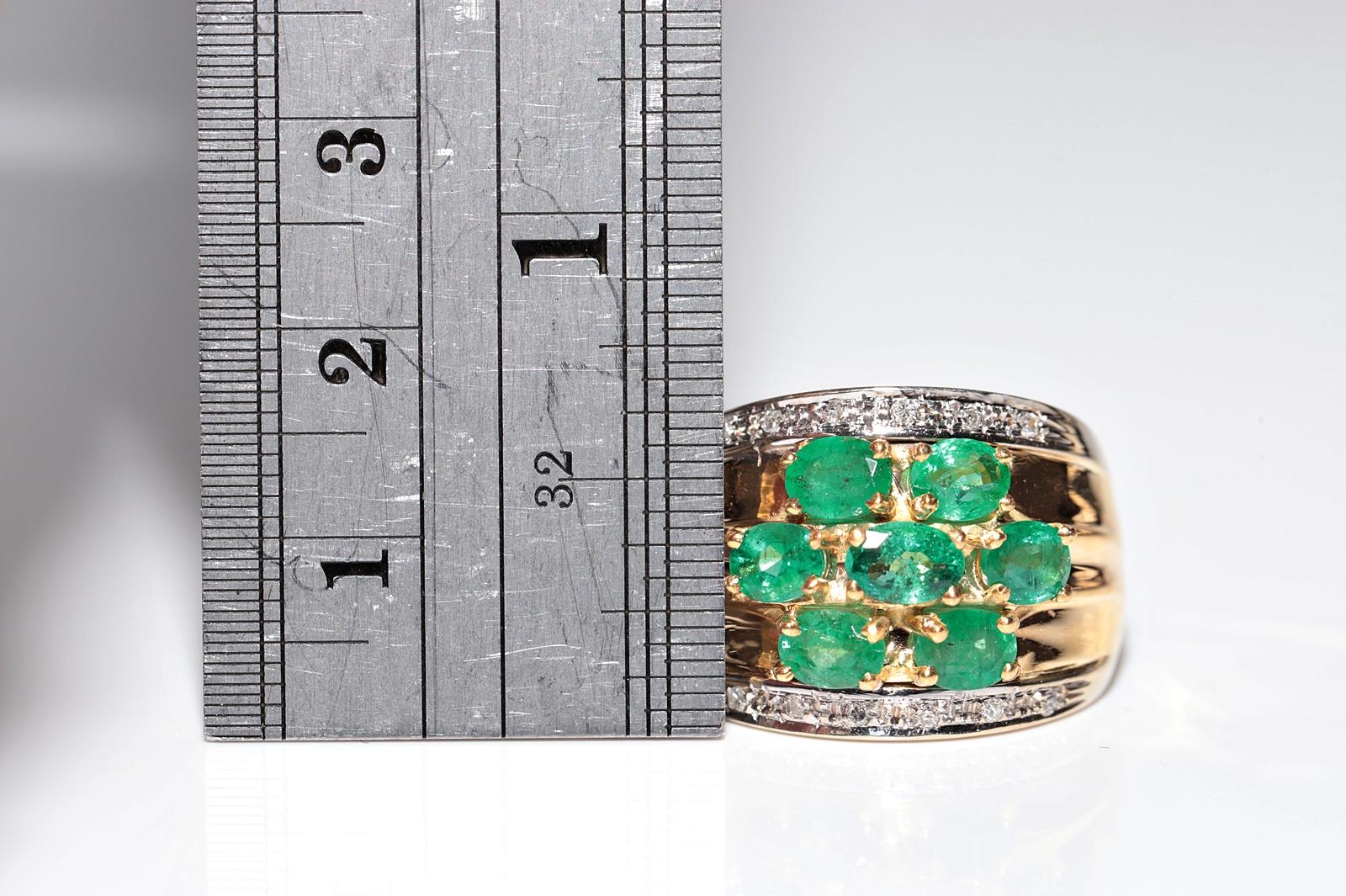 Vintage Circa 1980s 18k Gold Natural Diamond And Emerlad Ring For Sale 5