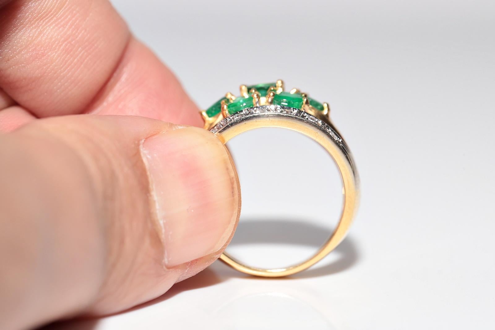 Vintage Circa 1980s 18k Gold Natural Diamond And Emerlad Ring For Sale 6