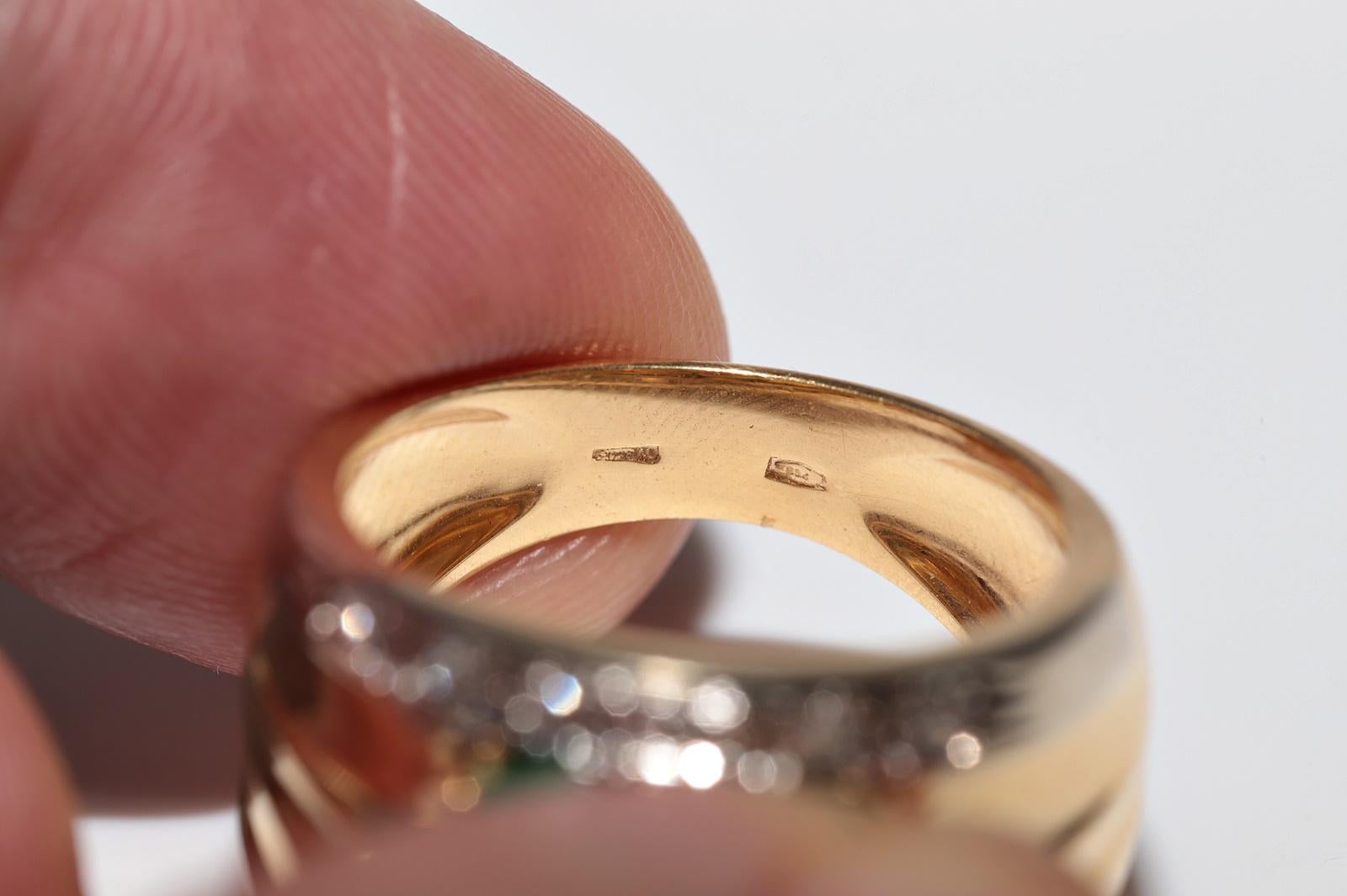 Vintage Circa 1980s 18k Gold Natural Diamond And Emerlad Ring For Sale 8