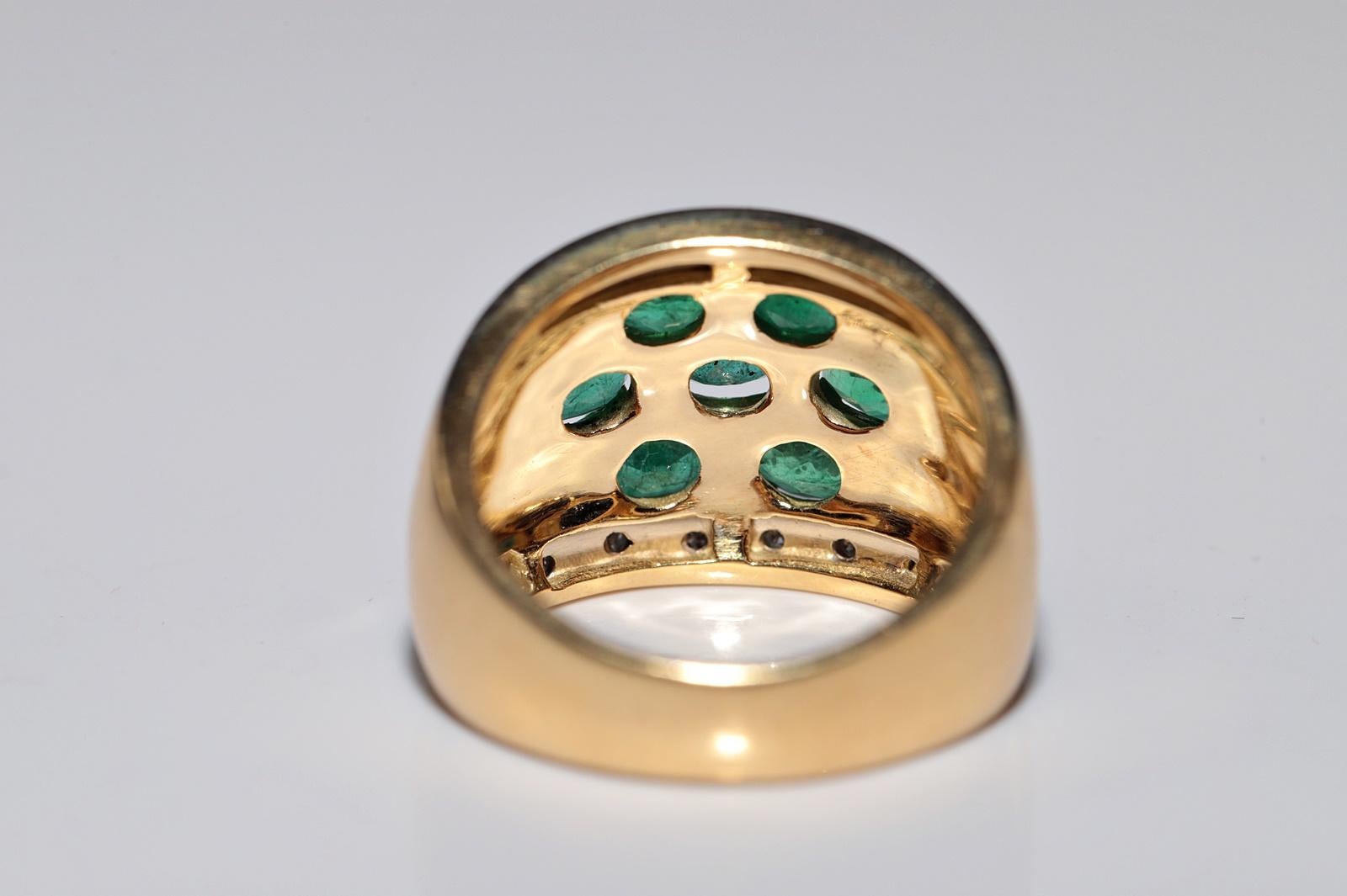 Vintage Circa 1980s 18k Gold Natural Diamond And Emerlad Ring For Sale 9