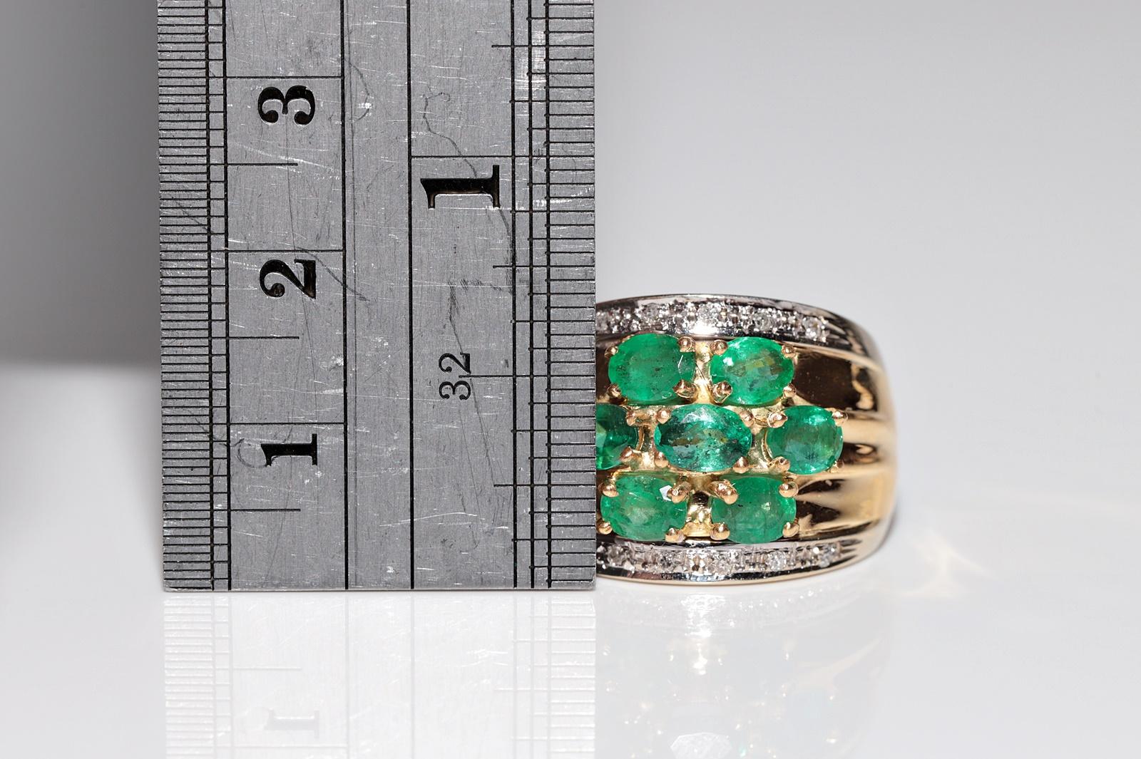Vintage Circa 1980s 18k Gold Natural Diamond And Emerlad Ring For Sale 10