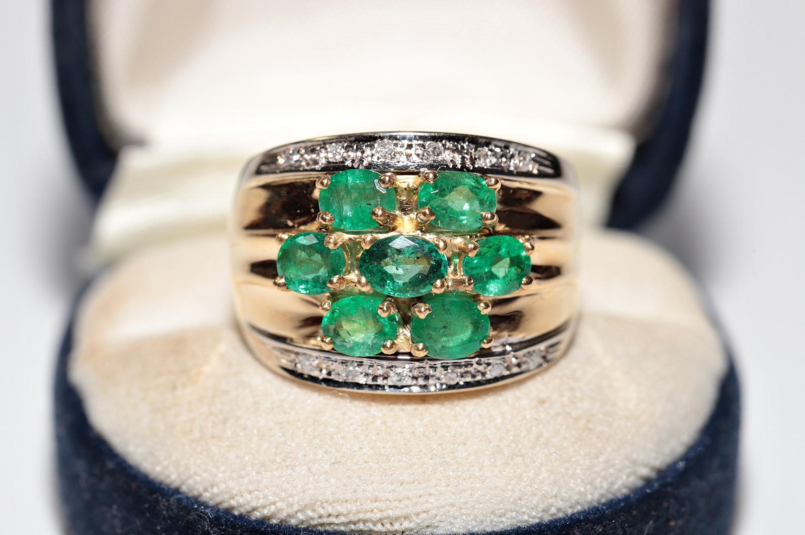 Women's Vintage Circa 1980s 18k Gold Natural Diamond And Emerlad Ring For Sale