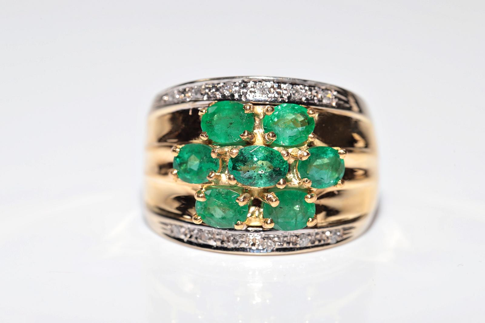 Vintage Circa 1980s 18k Gold Natural Diamond And Emerlad Ring For Sale 1