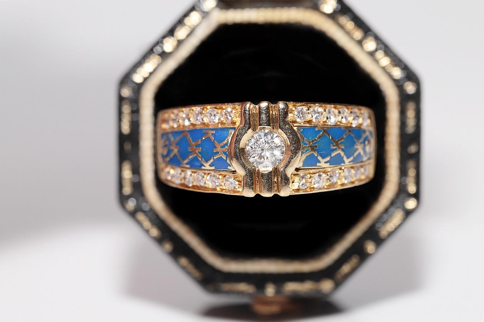 In very good condition.
Total weight is 8.2 grams.
Totally is diamond 0.65 ct.
The diamond is has F-G color and vvs-vs clarity.
Ring size is US 6.75 
We can make any size.
Box is not included.
Please contact for any questions.