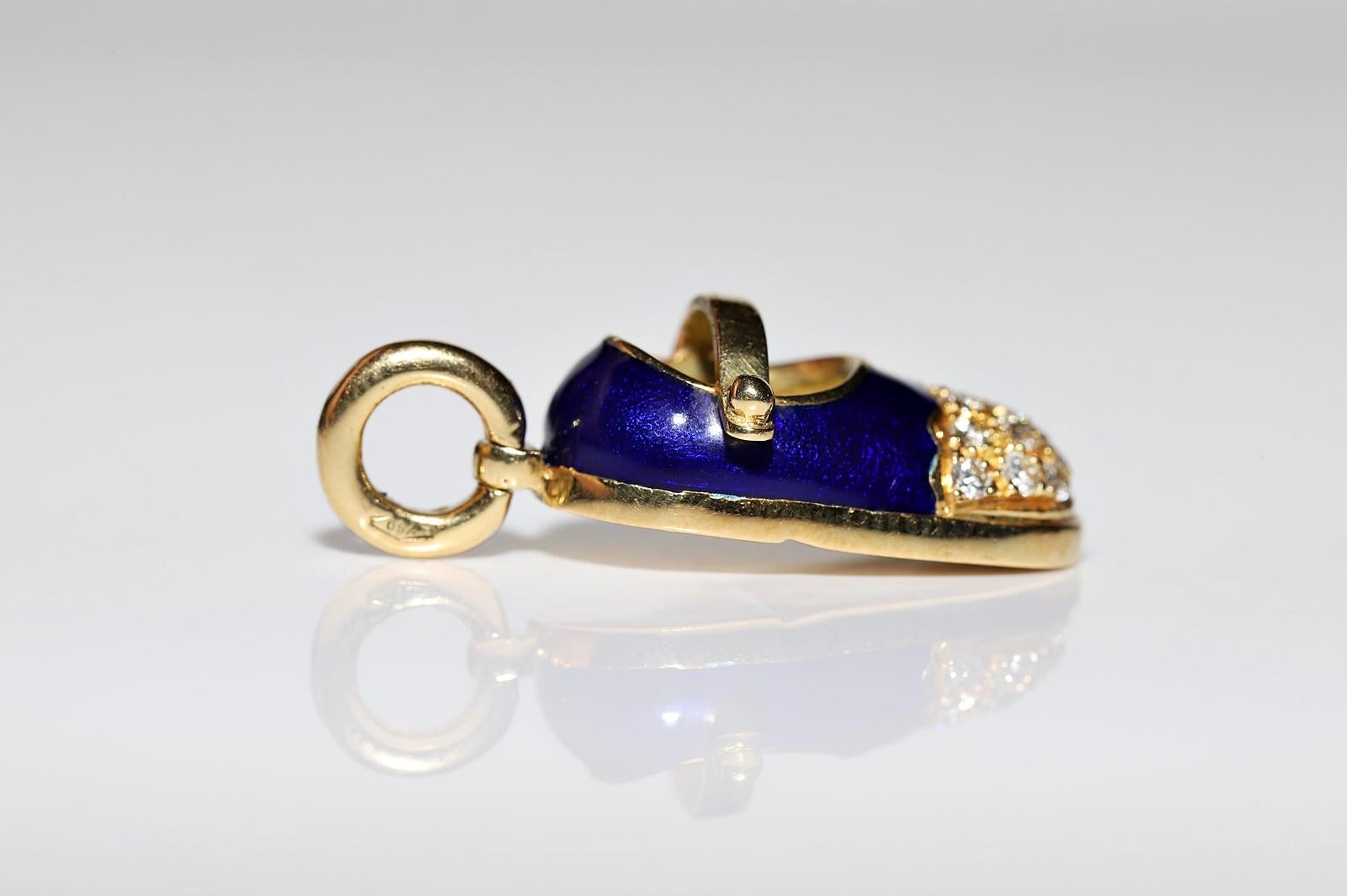 Vintage Circa 1980s 18k Gold Natural Diamond And Enamel Decorated Shoes Pendant In Good Condition For Sale In Fatih/İstanbul, 34