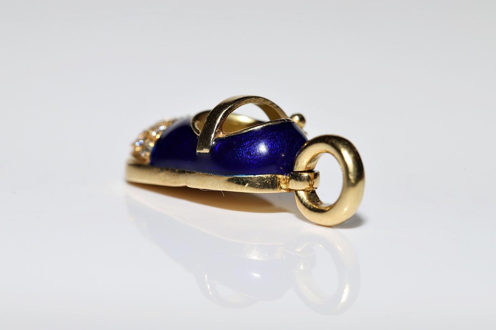 Vintage Circa 1980er Jahre 18k Gold Natürlicher Diamant und Emaille Dekorierte Schuhe Anhänger im Angebot 3