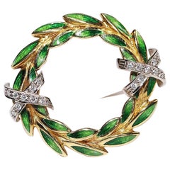 Vintage Circa 1980s 18k Gold Natural Diamond And Enamel Wreath Brooch