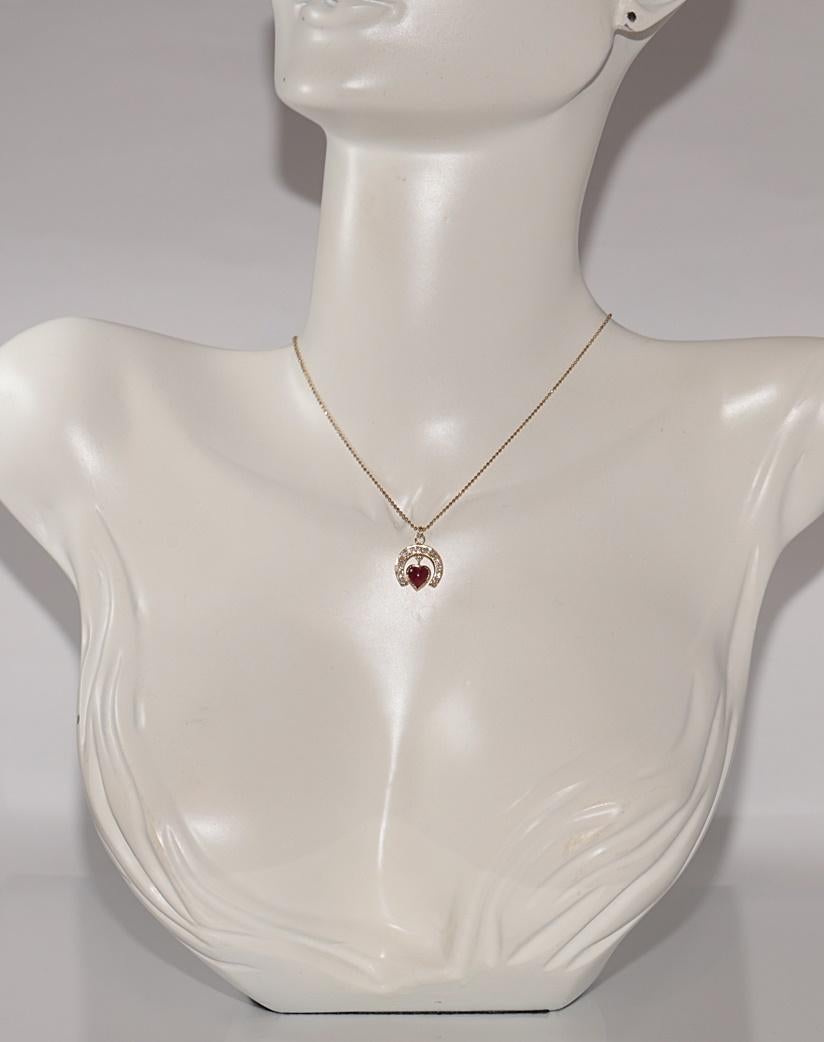 Retro Vintage Circa 1980s 18k Gold Natural Diamond And Heart Cut Ruby Necklace For Sale