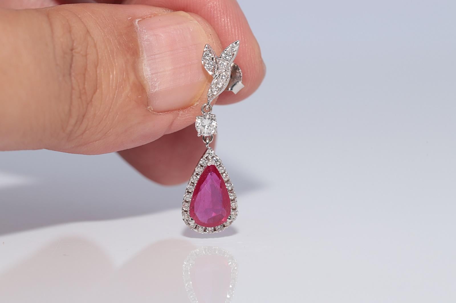 Vintage Circa 1980s 18k Gold Natural Diamond And Heated Ruby Drop Earring For Sale 8