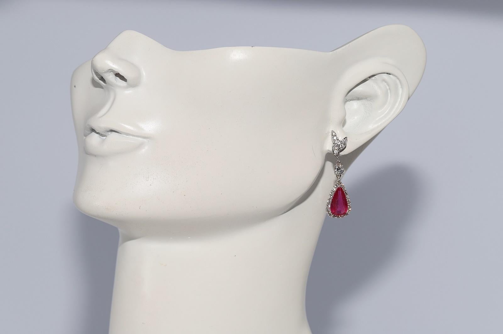 Vintage Circa 1980s 18k Gold Natural Diamond And Heated Ruby Drop Earring For Sale 12