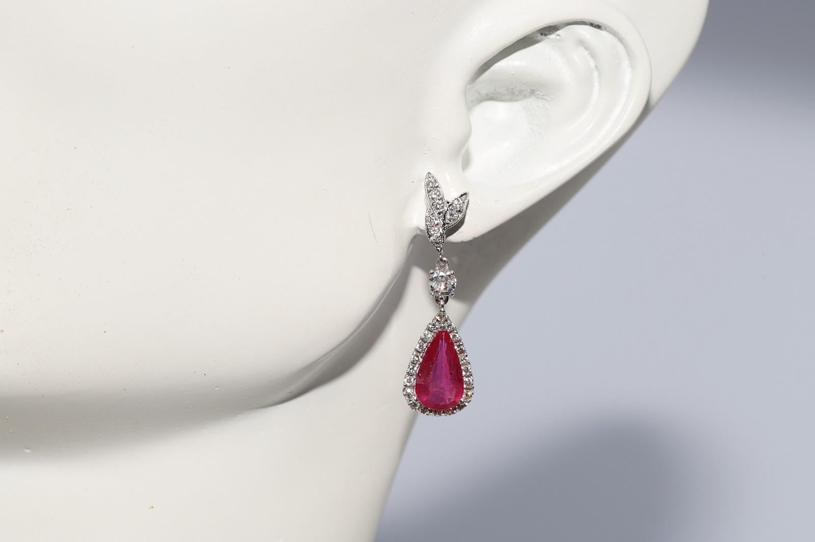 Vintage Circa 1980s 18k Gold Natural Diamond And Heated Ruby Drop Earring For Sale 13