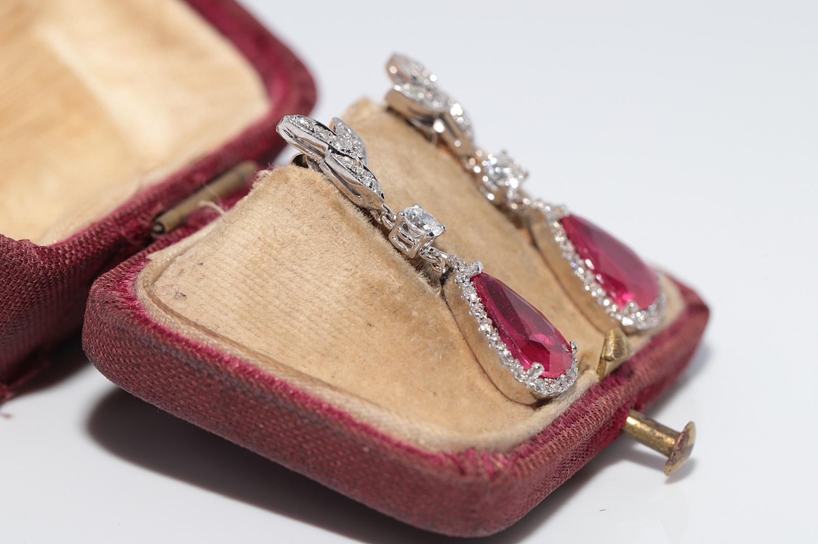 Artisan Vintage Circa 1980s 18k Gold Natural Diamond And Heated Ruby Drop Earring For Sale